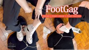 Shoving my beautiful feet in smelly socks down my slave's throat (720)