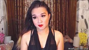 Sexy brunette babe on cam chatting