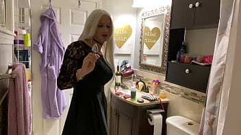 Emo Crossdresser Puts on Buttplug and Jerks Off
