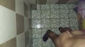 Guy takes pleasure in the bath for his wife to send the video to his wife