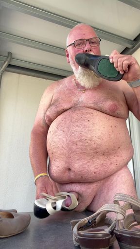 Ralf, the fat, deviant jerk-off pig, shows once again what he does best.