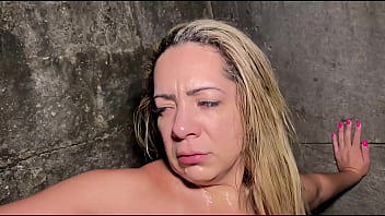 Suzie Slut com mano Meck fodendo na quebrada - Gratis