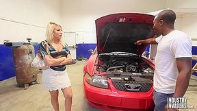 Valerie White - Blonde Fucks Her Mechanic In Body Shop