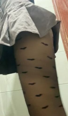 Peeing my pantyhose in front of you 💦🤤.