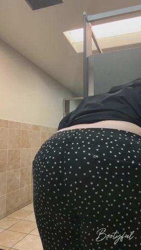 Sniffing and Describing Intense Stinky Ass Farts