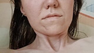 Onani, fingering, gabende &#8211; hjemmelavet klip af sød amatørpige, der knepper sit eget røvhul