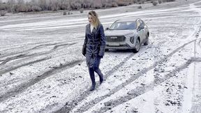 Domina Irina leather coat gloves boots high heels HAVAL stuck in the mud on the mountain_4K full video 18 min