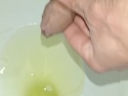 pissing desesperado en ropa interior,como una puta sucia