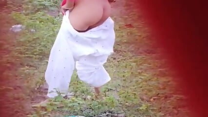 Very sexy indian teen outdoor pissing