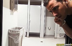 Quick bathroom break, Hadley Mason