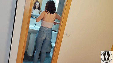 BUTTCRACK IN WHITE GSTRING JEANS FETISH BOUNCING BOOBS