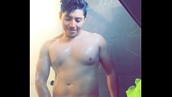 Latino solo shower