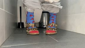 SOUND OF KIRA PEEING - MOV Mobile Version