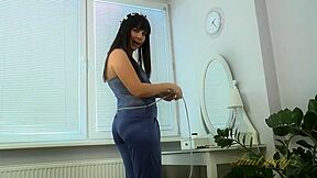 Sexy Milf Malavi Masurbates On Top Her Vanity With Malavi Mepanse