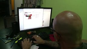 Ally Kay Gets Her Pussy Fucked Live In A Chat Room