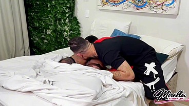 FÃ EMOCIONADA DA A BUCETINHA PRA TIRAR FOTO COM ATOR PORNO