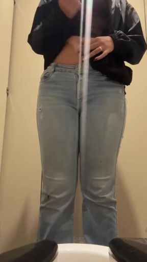 Girl with a Big Ass Shaking in Public