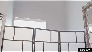 Curvy MILF Sara Jay loves a big cock