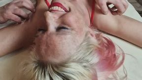 Erotische Kitzelmassage durch 2 Kitzler