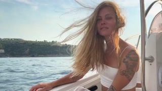 Sammmnextdoor - Date Night #08 - Fucking the captain on my boat tour to Capri while the crew watches