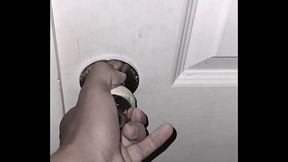 Emborrache a mi empleada y entro a su cuarto aprovechando que esta d. en la noche en silencio