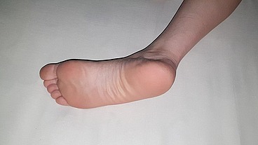 Filmei a esposa na cama de calcinha