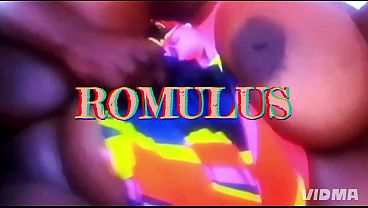 Une grosse chienne se fait baiser par une grosse queue toute noire.