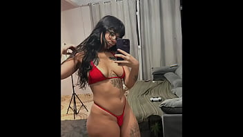 Novinha perde o telefone e v&iacute_deos &iacute_ntimos que ela faz pro namorada vazam na net.