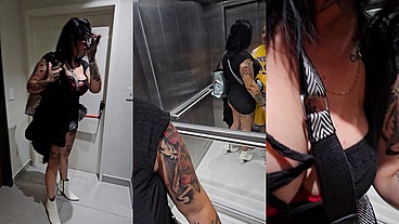 Le Chupe el Culo en el Ascensor