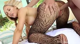 Nicole Aniston gets creampied in her backyard