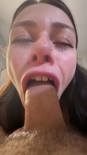 Curvy solo girl gives herself a hot blowjob