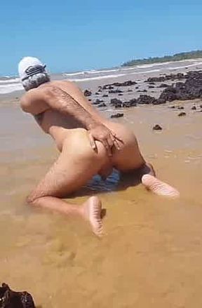 Ladysilva  crossdress pelada na praia que bunda gostosa