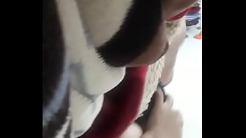 Esposa chichona cogiendo