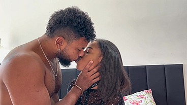 Explorando o cu da minha vizinha casada