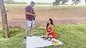 chapeuzinho vermelho muito safadinha encontra com lenhador comedor na floresta