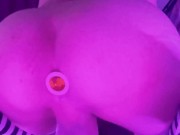 Mira cómo mi ano saca mi plug~😈