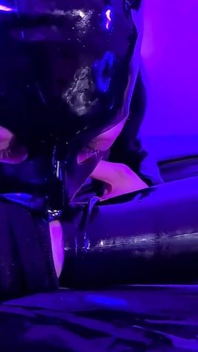 Gimp Cleans Sweaty Feet