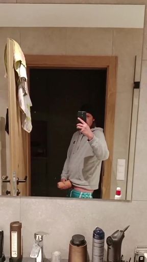 I love to play with myself
