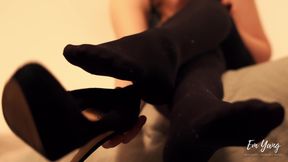 POV: Solo Play with Soles & Pussy