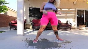 elana bunnz real female desperation pissing spandex