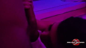 A espetacular atriz Melody Antunes recebeu um belo convite do amigo dotado pro motel e lá a boquinha de veludo ganhou a melhor gozada do Xvideos dentro da hidro! CONFIRA!