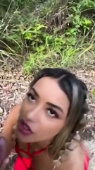 Loira rabuda metendo no mato