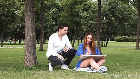 Picked up in the park artist girl Natali Ruby gives a good blowjob