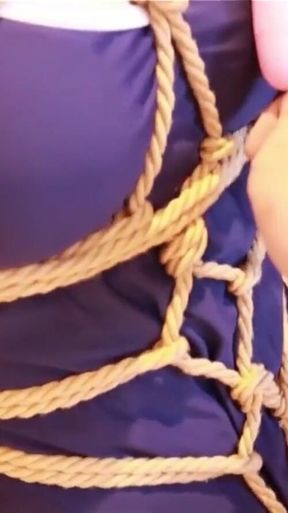 Double Ponytail White Silk Pool Water Binding Training