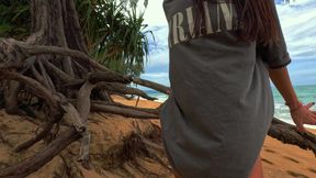 Extrime Masturbation on a Beach