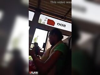 Dickflash in bus two