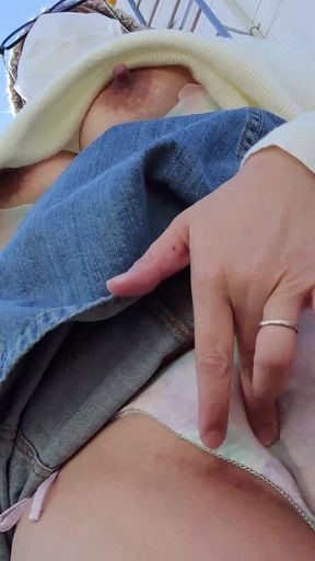 Married Woman Masturbates Boldly in an Outdoor Parking Lot