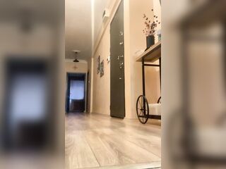 I showed the pizza delivery chap my weenie as a tip (braless)