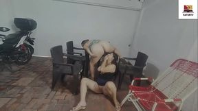 mi vecina lesbiana sola en su casa me folla el co&ntilde_o- resumen