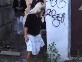 Hidden pee outdoors